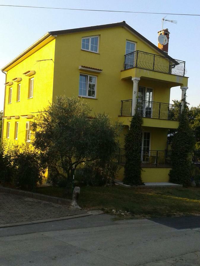 Apartment Luiza Funtana Exterior photo